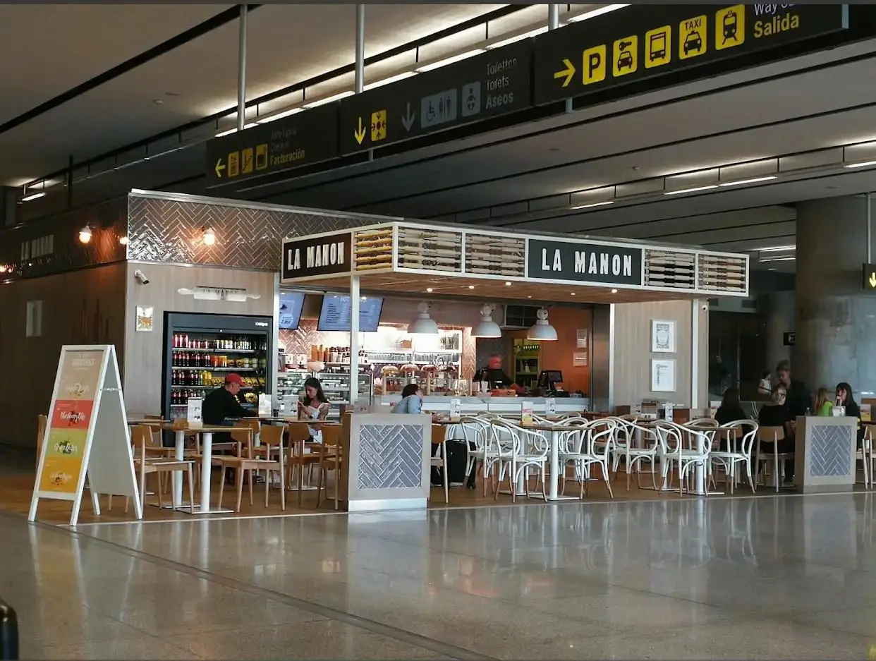 Our dedicated meeting point to find your cheal malaga taxi driver - you will find the La Manon cafe in the arrival area right in front of the exit gate