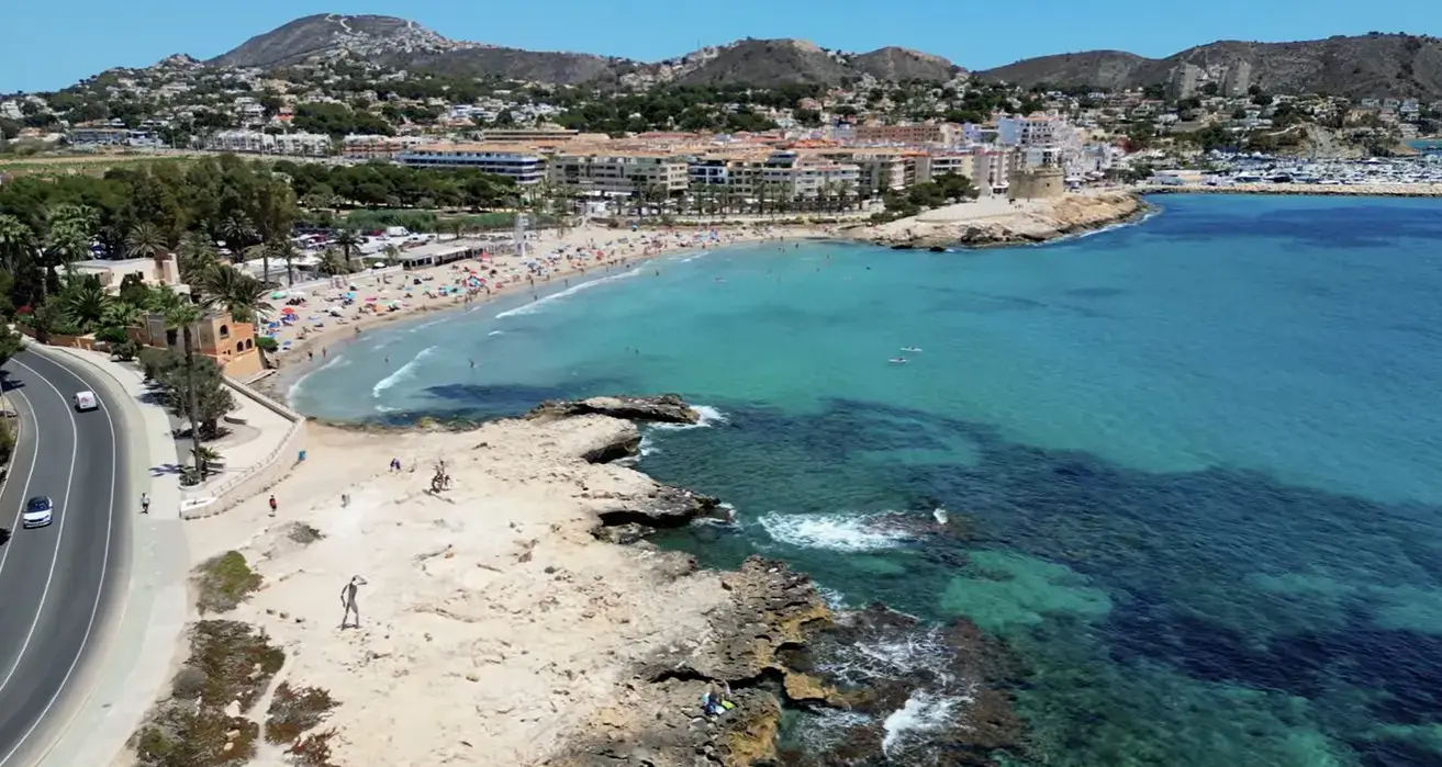 There is a beautiful castle, beach, and marina at Moraira resort, a premier holiday destination reached via private taxi services from Alicante airport.