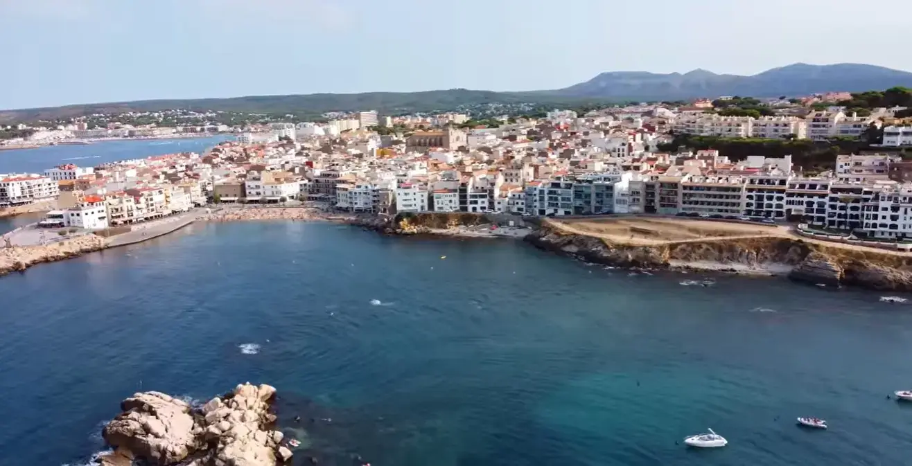 The scenic Mediterranean beachfront at L'Escala, a premier holiday destination for Cheap Taxis private airport shuttle services from Girona Airport.