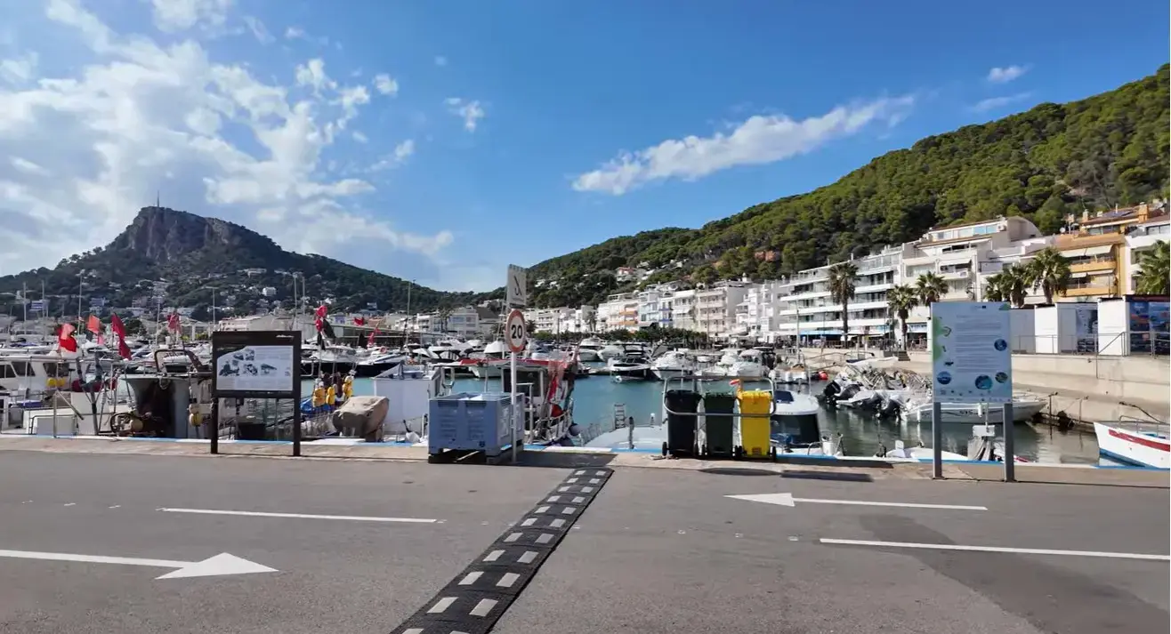 L'Estartit, a popular marine holiday resort served by Cheap Taxis private holiday shuttle vehicles from Girona Airport.