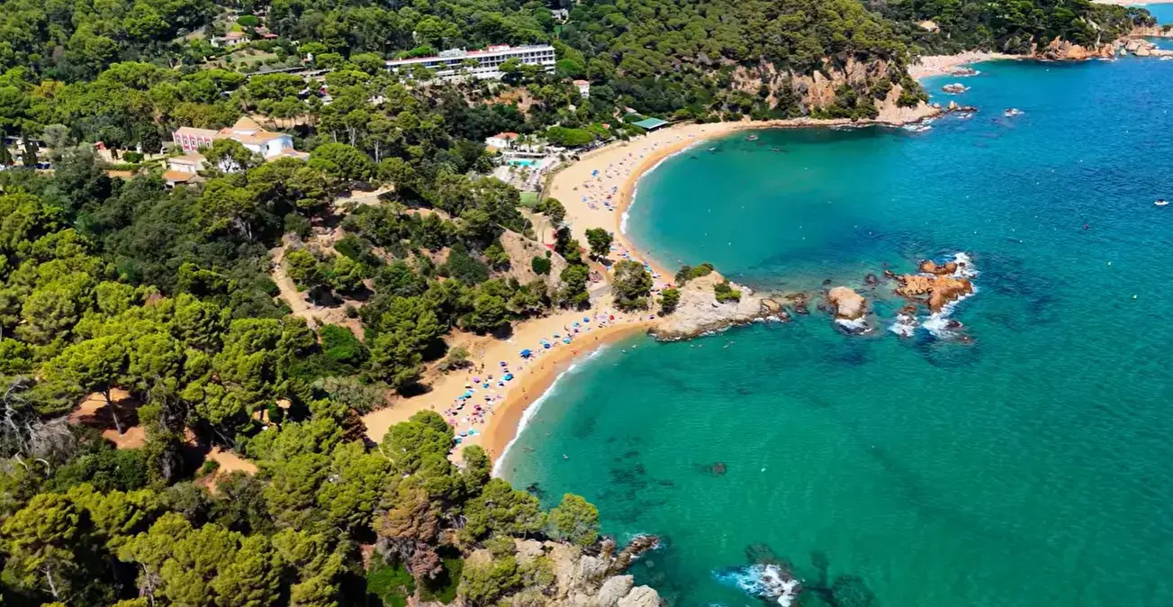 The scenic green resort landscape of Santa Cristina d'Aro, a premier holiday destination for Cheap Taxis private airport shuttle services from Girona Airport.