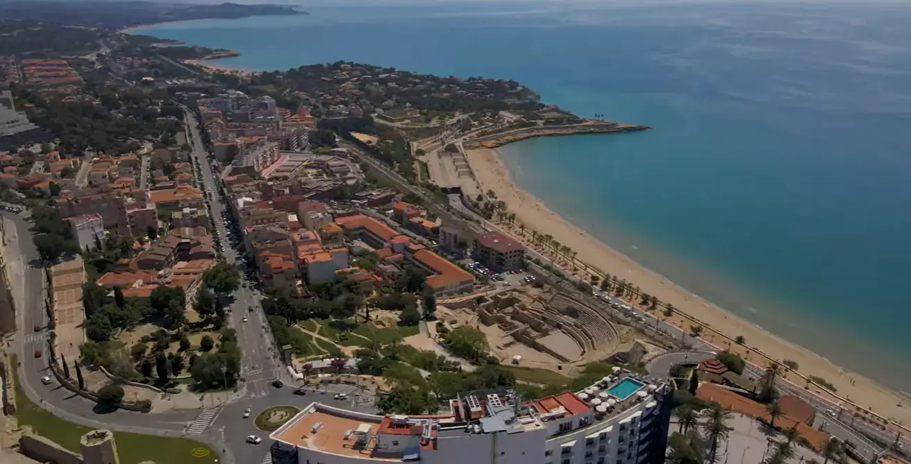 Historic coastal city view of Tarragona, a premier UNESCO destination for Cheap Taxis long-distance private airport transfers from Girona Airport.