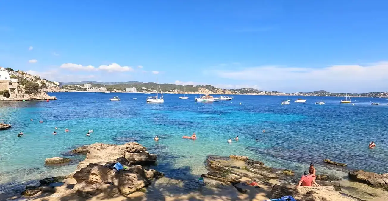 Private airport transfer service from Palma Airport to luxury hotels and villas in Cala Fornells, Majorca