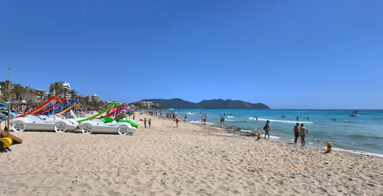 Private airport transfer service from Palma Airport to seaside hotels and apartments in Cala Millor, Majorca