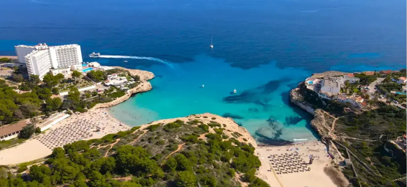 Private airport transfer service from Palma Airport to villas and residential resorts in Cala Murada, Majorca