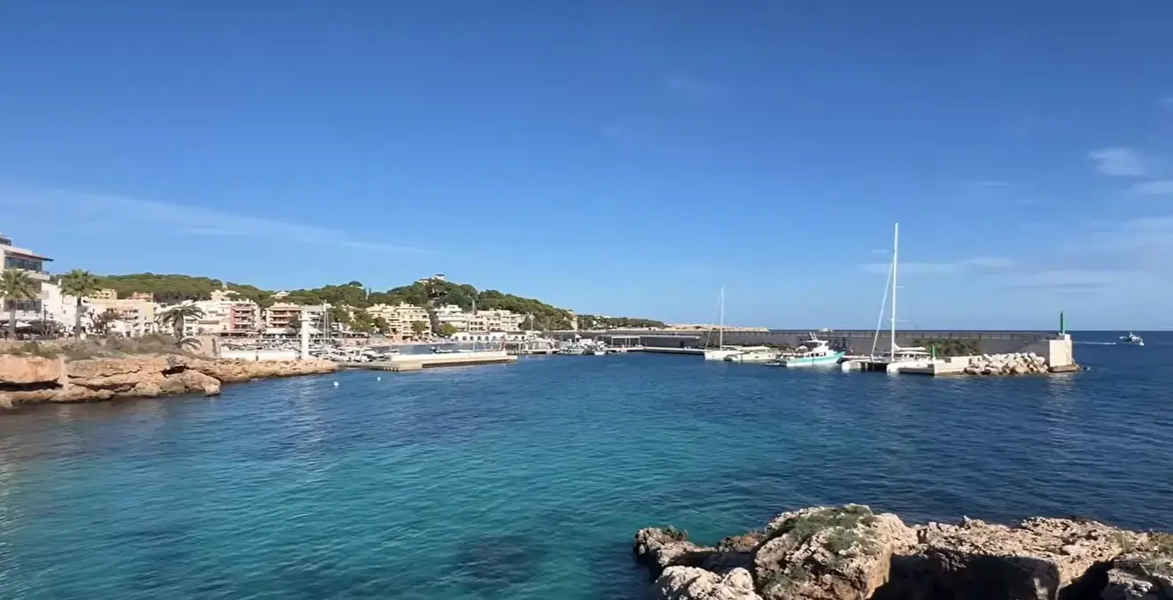 Private airport transfer service from Palma Airport to beach hotels and resorts in Cala Ratjada, Majorca