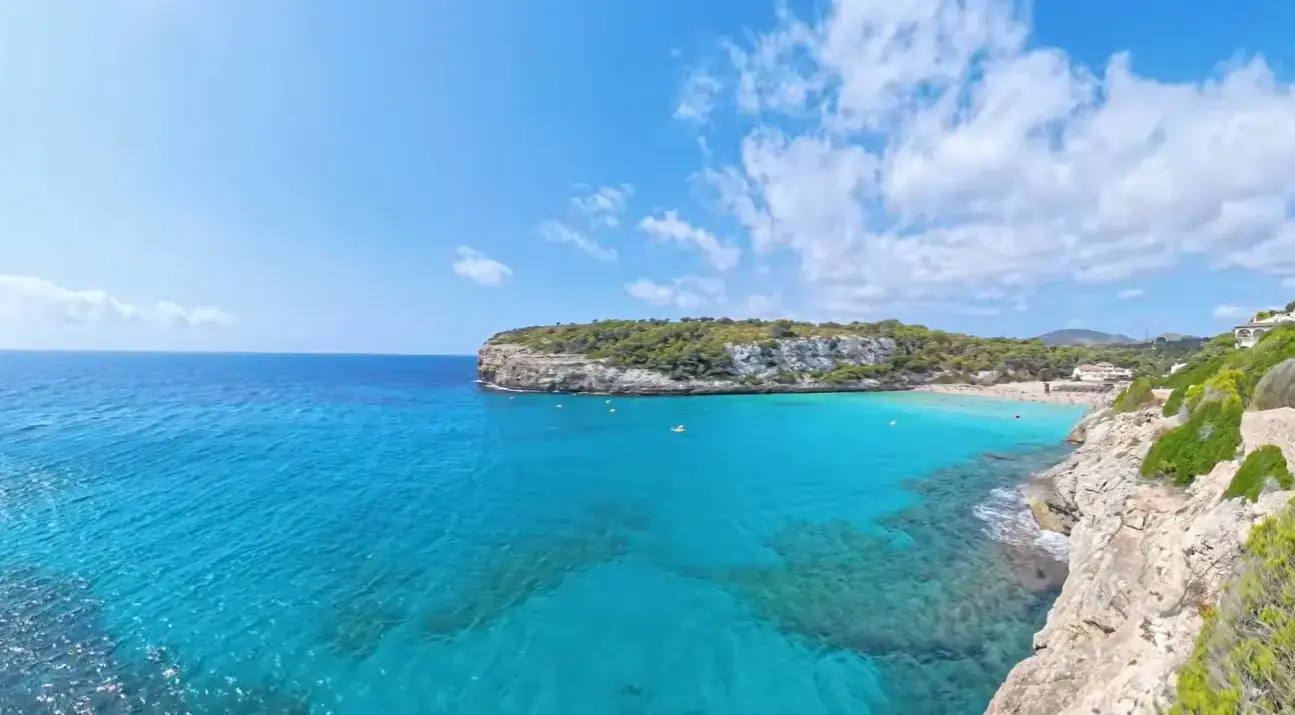 Private taxi transfer service from Palma Airport to family holiday resorts in Cala Romántica, Majorca