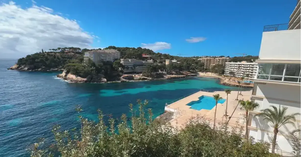 Private taxi transfer service from Palma Airport to beach hotels and villas in Cala Vinyes, Majorca