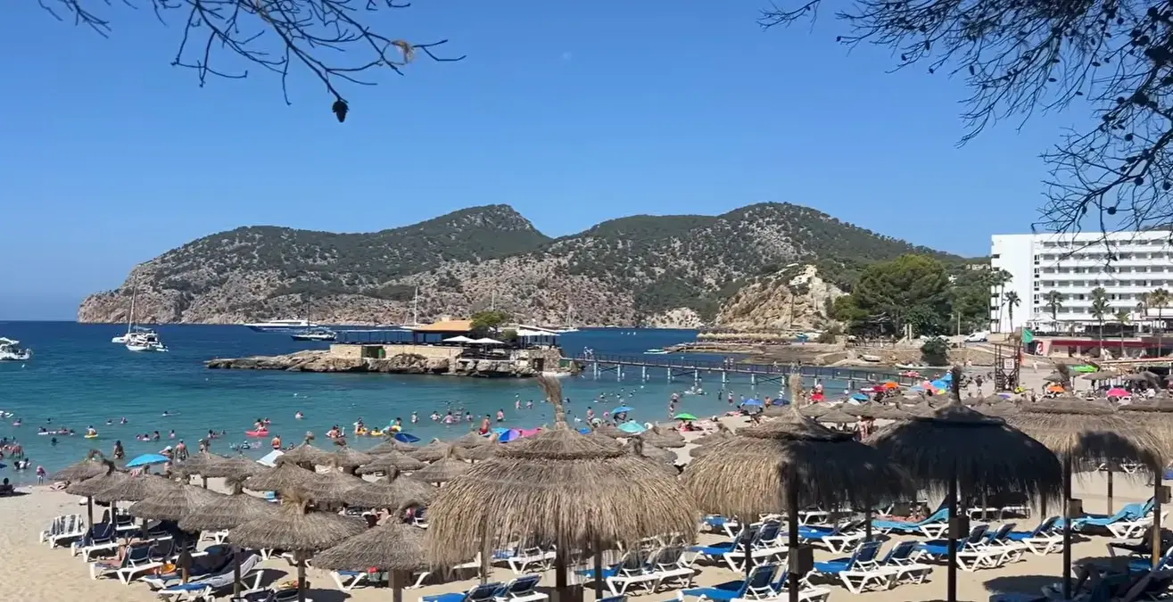 Low-cost private airport taxi service from Palma Airport directly to beachside hotels and luxury holiday resorts in Camp de Mar