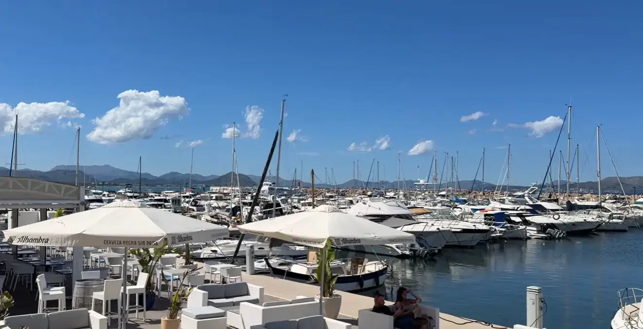 Reliable, fixed-price private airport taxi service from Palma Airport to seaside family hotels and holiday apartments in the bay of Can Picafort