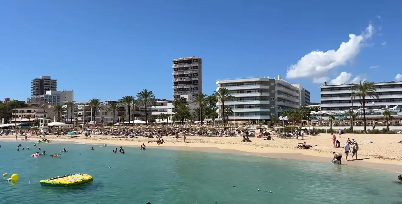 Budget-friendly private minivan and airport taxi transfer from Palma Airport arriving at beachfront holiday hotels and lively beach resorts in Magaluf