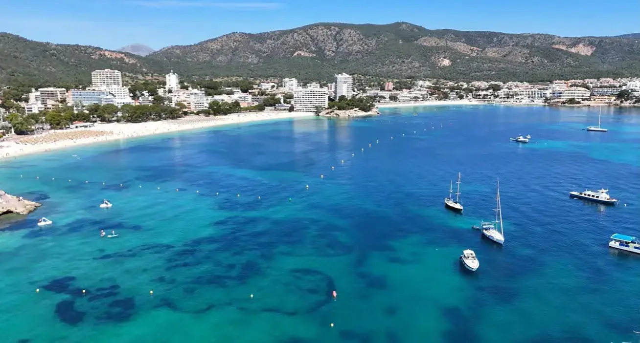 Low-cost private airport taxi transfer from Palma Airport arriving at family beach resorts and seafront holiday hotels along the Palma Nova bays