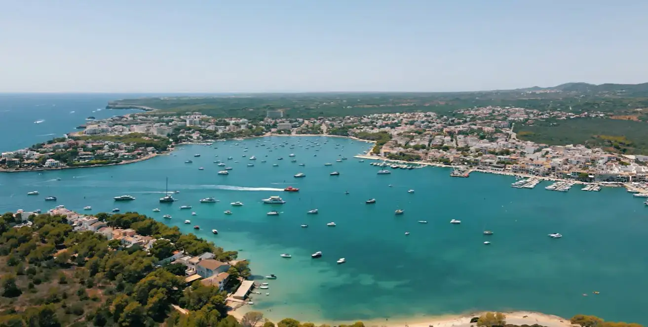 Affordable private airport taxi transfer from Palma Airport to traditional harbourfront hotels and holiday apartments in the historic port of Porto Colom