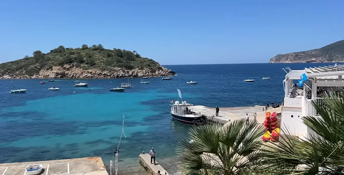Affordable private airport taxi transfer from Palma Airport to seaside holiday rentals and quiet coastal village hotels in Sant Elm, Mallorca.