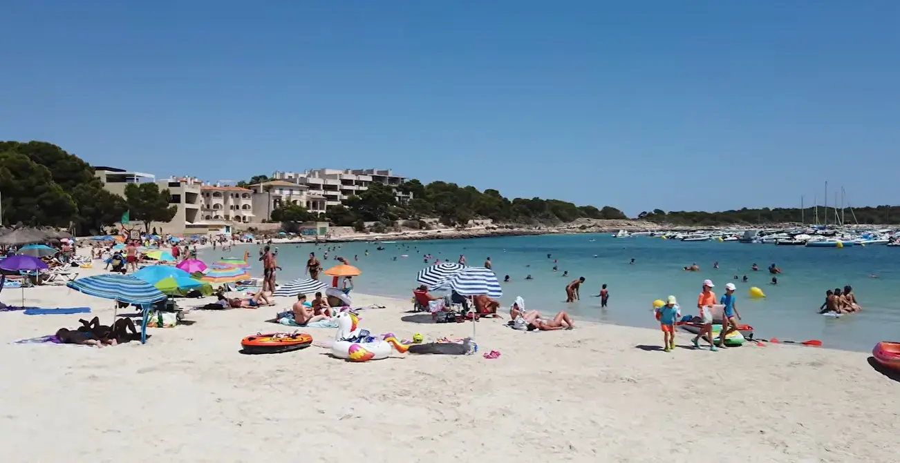 Quick private airport taxi service from Palma Airport to local holiday homes and traditional residential rentals in the quiet village of Sant Jordi.