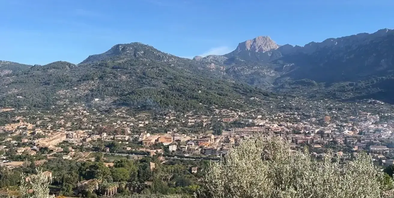 Private airport taxi service from Palma Airport traveling to traditional valley fincas and boutique hotels in the historic town of Soller, Mallorca