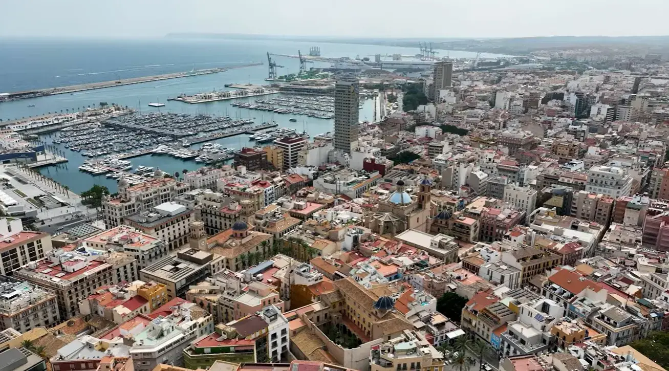 Panoramic view of Alicante city and Marina, easily accessible via private taxi services from Alicante airport by cheap-taxis.com