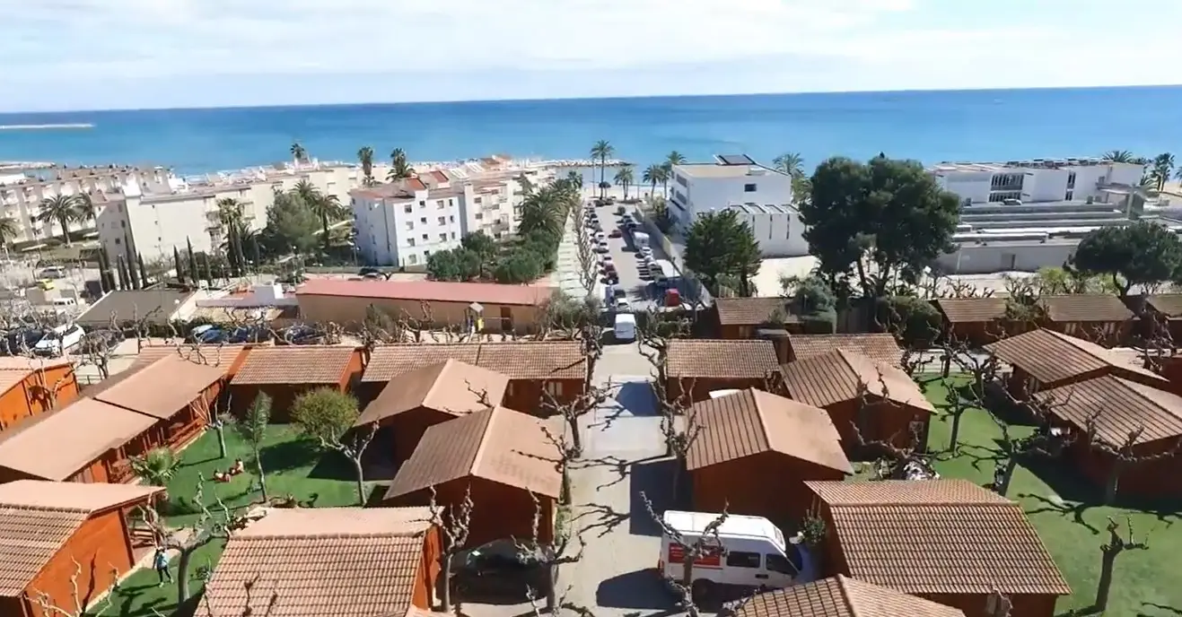 Low-cost private minivan and airport taxi transfer from Reus Airport straight to family camping resorts and holiday campsites in Cambrils
