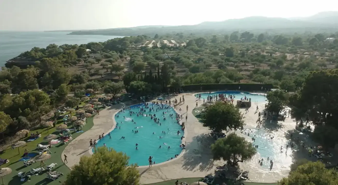 Reliable private airport taxi transfer from Reus Airport directly to eco-resort campsites and nature holiday parks at Camping L'Ametlla Village.