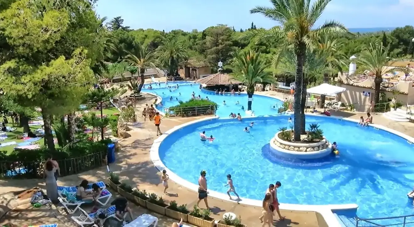 Reliable private airport taxi transfer from Reus Airport delivering passengers straight to luxury holiday parks and beach resorts at Camping Park Playa Bara.