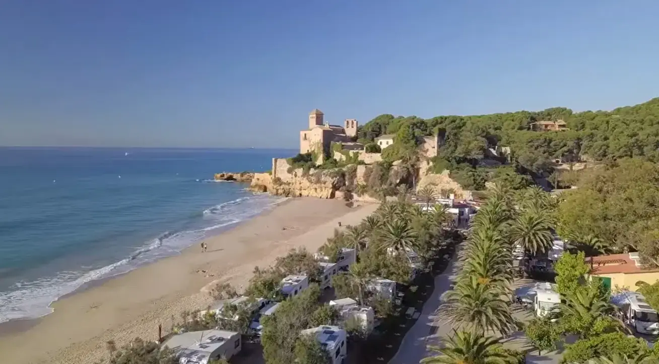 Reliable private airport taxi service from Reus Airport directly to beachfront bungalow resorts and castle-view holiday parks at Camping Tamarit