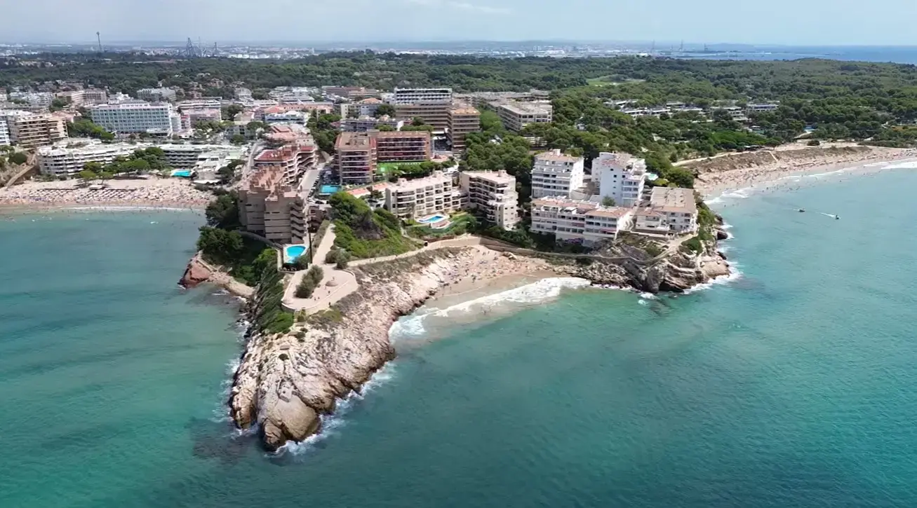 Reliable private airport taxi transfer from Reus Airport directly to cliffside sea-view hotels and holiday apartments in Cape Salou.