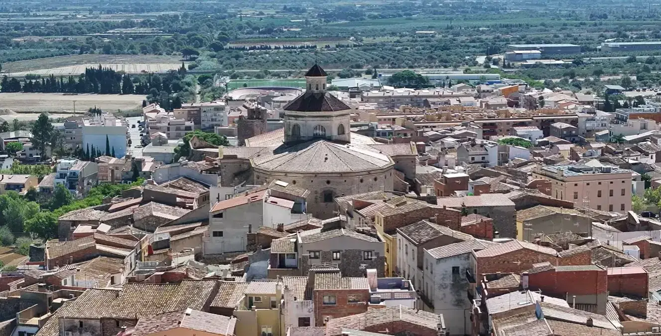 Affordable private airport taxi transfer from Reus Airport traveling to traditional country fincas and holiday rentals in the historic town of Mont-roig