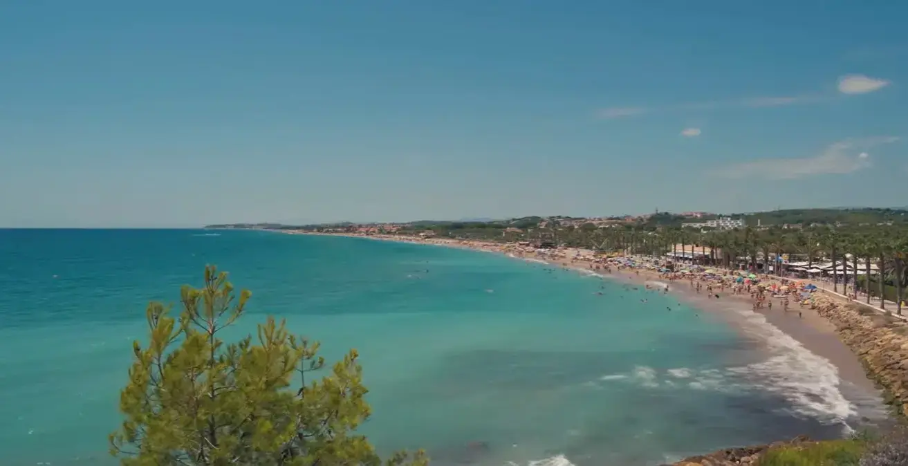 Reliable private airport taxi service from Reus Airport directly to seaside holiday villas and family beach apartments in the historic coastal town of Roda de Bara.
