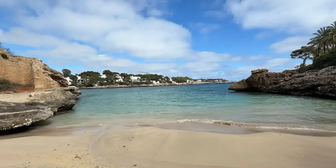 Private taxi transfer service from Palma Airport to hotels and resorts in Cala Egos, Majorca